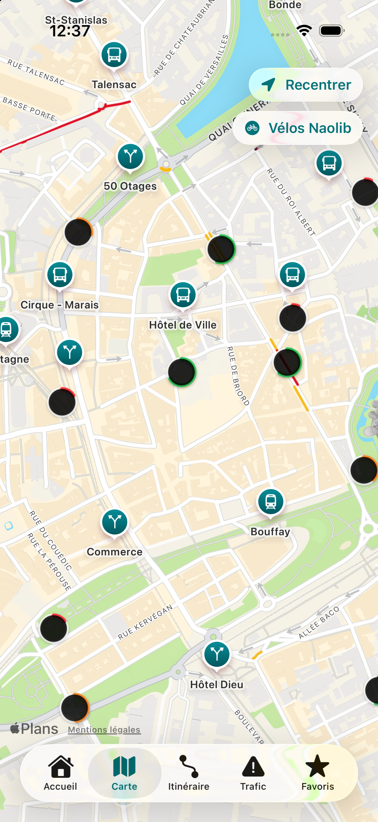 Carte des lignes, arrêts et vélos à Nantes